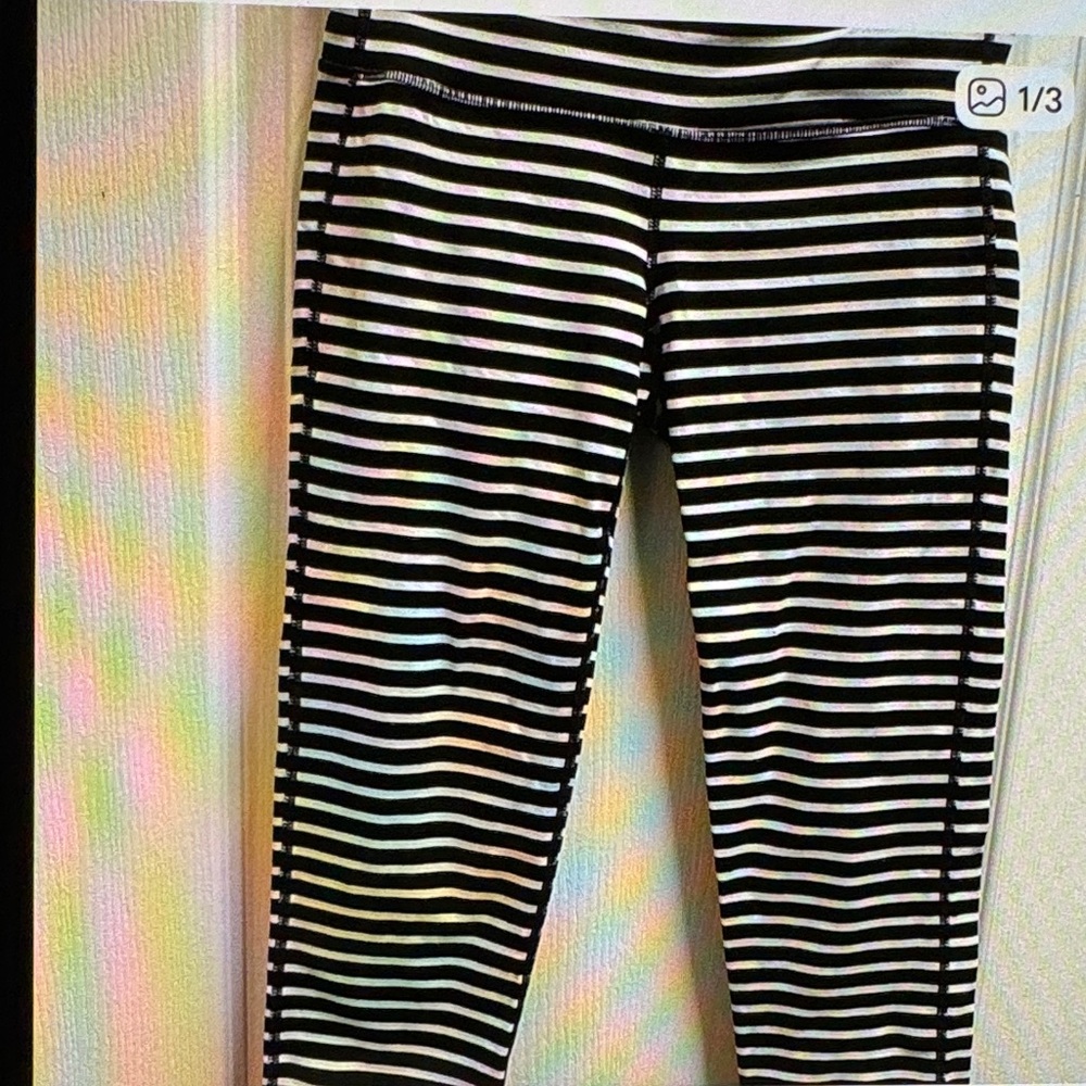 Athlete women’s Striped Black and White Leggings size S/ NWOT A41